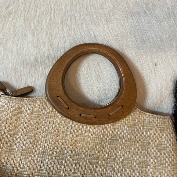 Woven Straw Wood Handle hand Bag - Picture 2 of 7